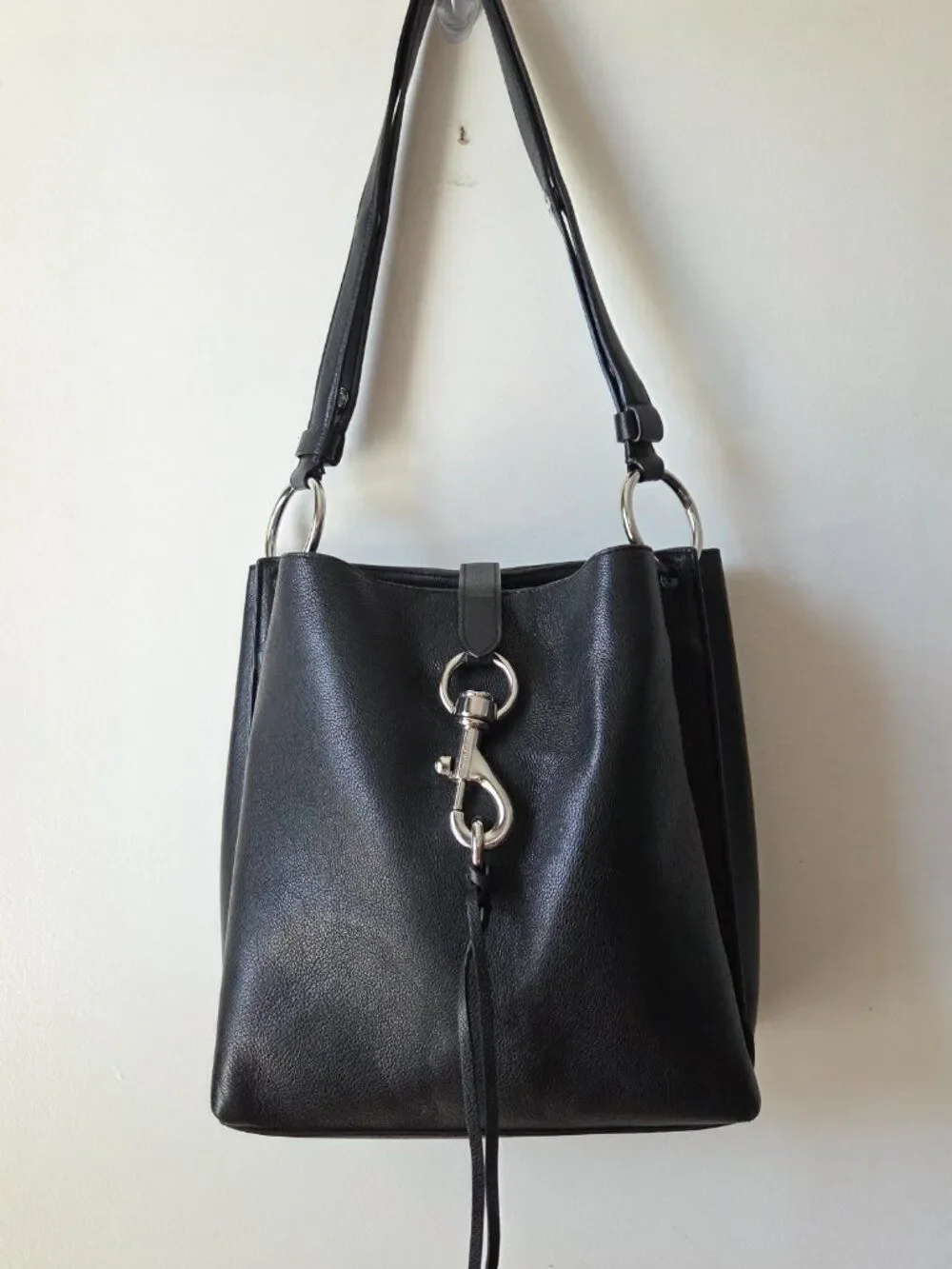 EUC LIKE NEW REBECCA MINKOFF BLACK GENUINE LEATHER MEDIUM BUCKET STYLE BAG